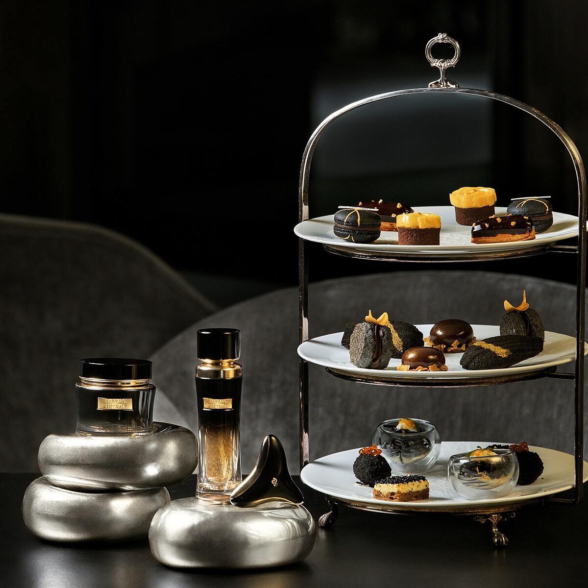 蘭蔻X台北寒舍艾美酒店「北緯二十五」黑鑽奢華聯名午茶饗宴情境圖。