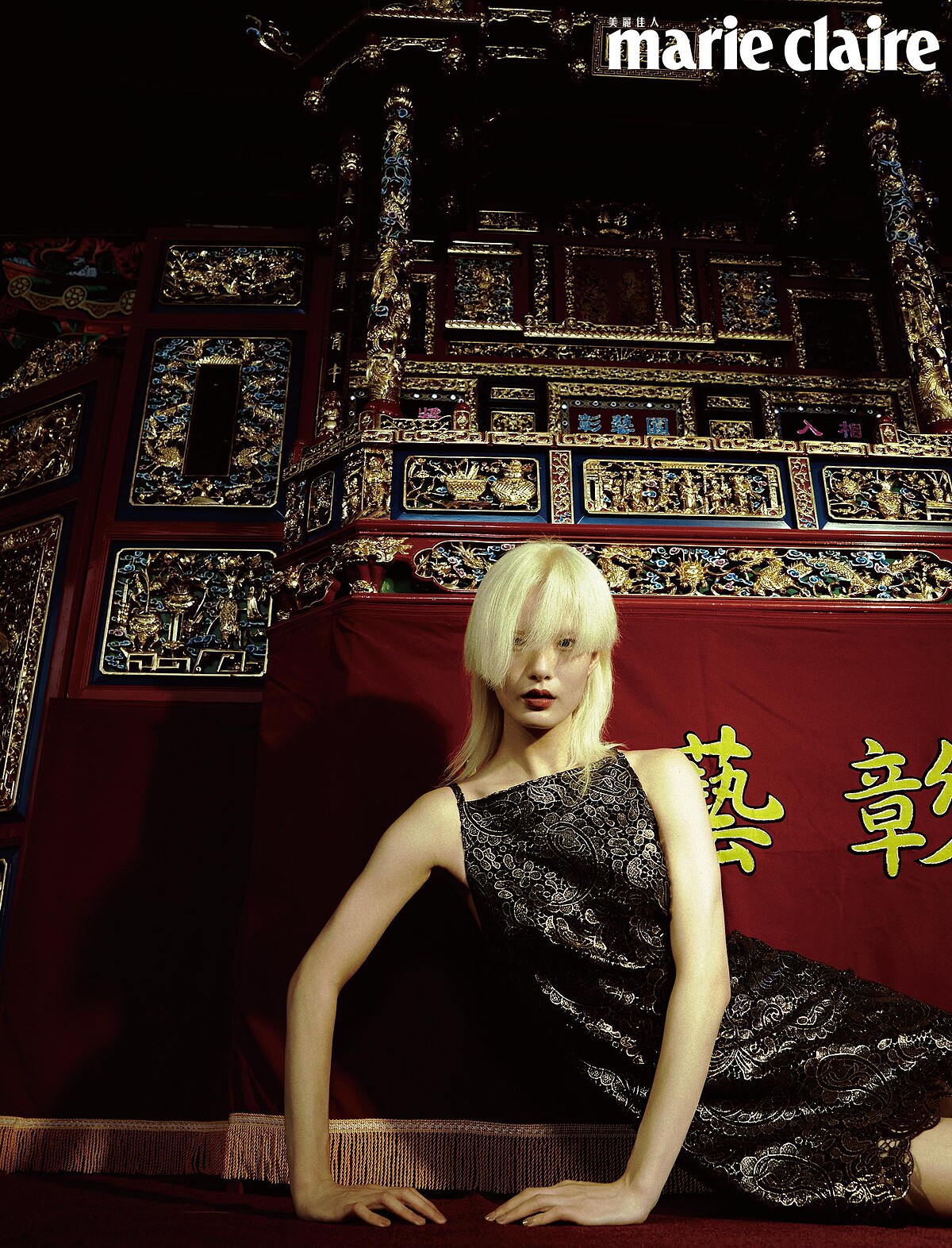 金色花卉蕾絲洋裝，Michael Kors。