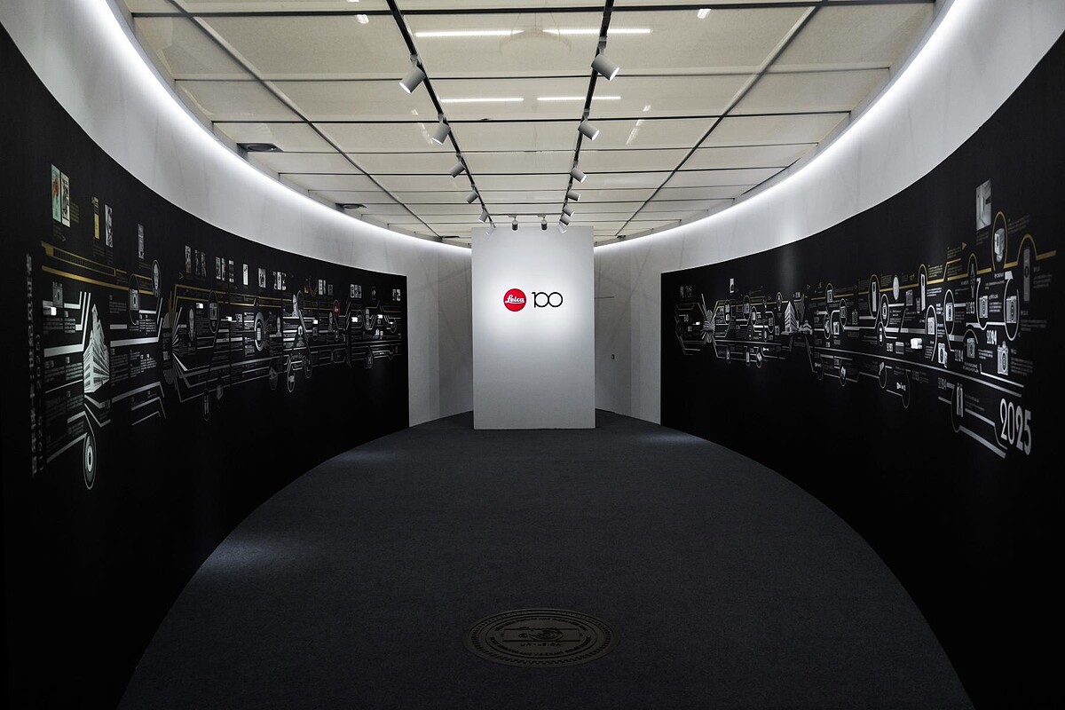 「珍品展區」以時間軸概念呈現。