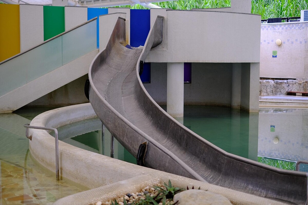 還有滑水道可以體驗