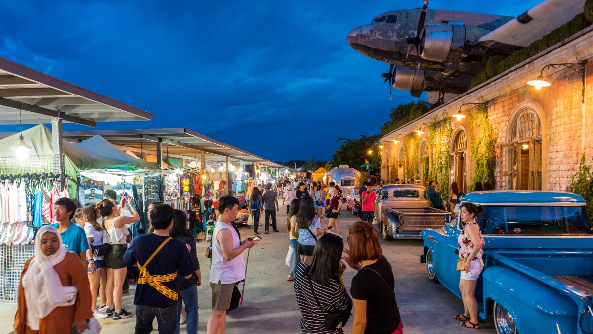 曼谷購物聖地：席娜卡琳火車鐵道夜市Train Night Market Srinakarin 