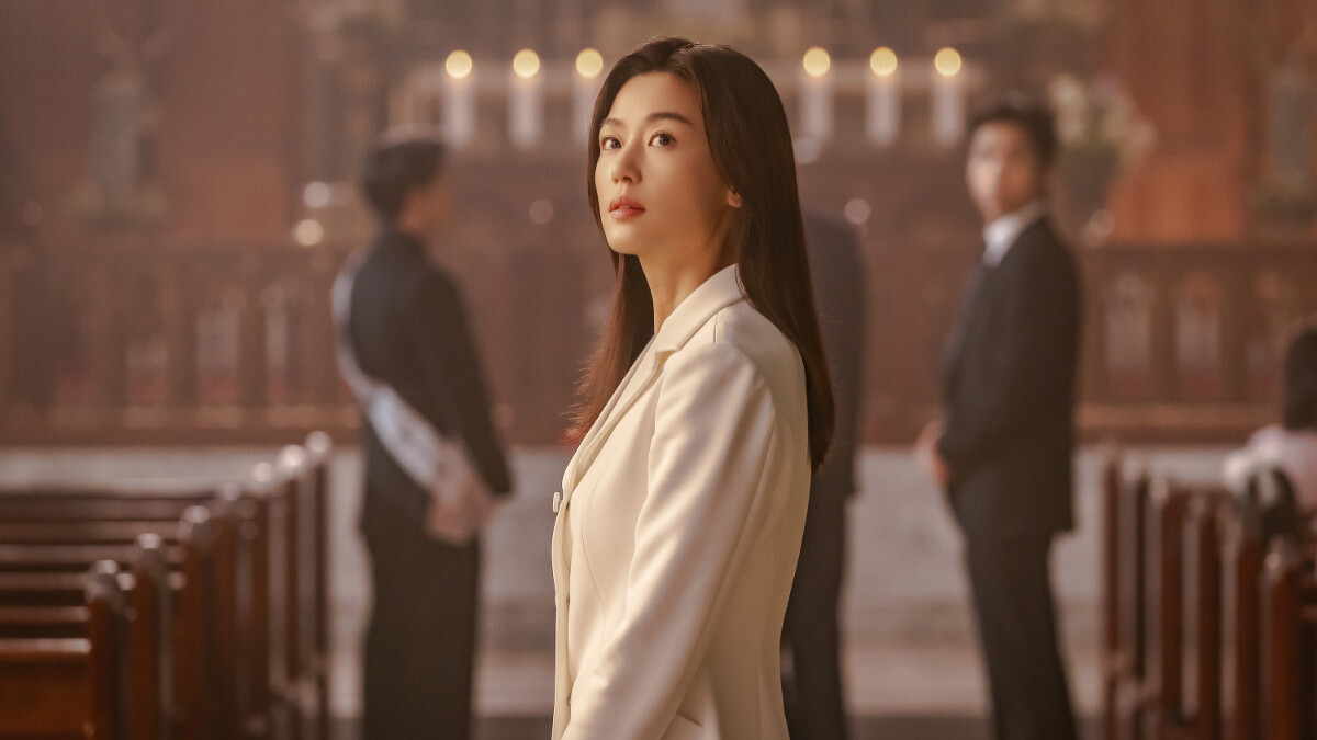 Photo/Disney+ 全智賢在《暴風圈》飾演一位外交官