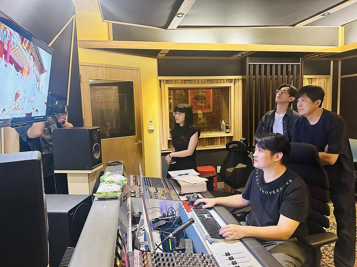 《進行曲》由金獎作曲家侯志堅擔任配樂。