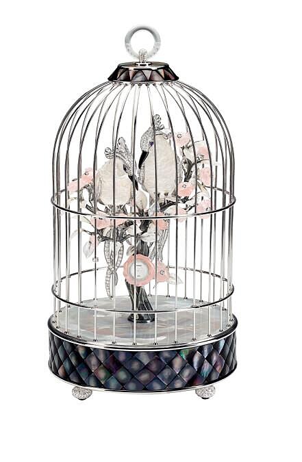 Coco Chanel 女士康朋街寓的鳥籠為靈感的The Bird Cage珠寶座鐘