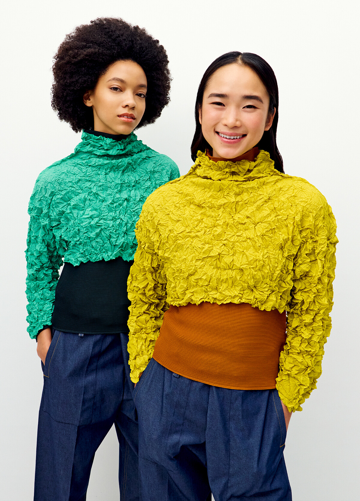 MERINGUE TOP高領長袖上衣。