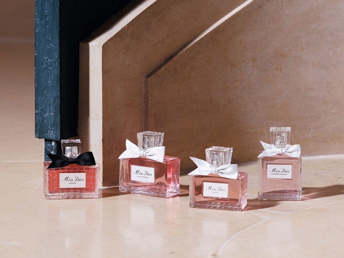 Miss Dior極緻香精2025年廣告幕後花絮。