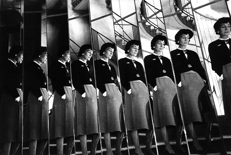 香奈兒巴黎康朋街31號的經典迴旋鏡梯