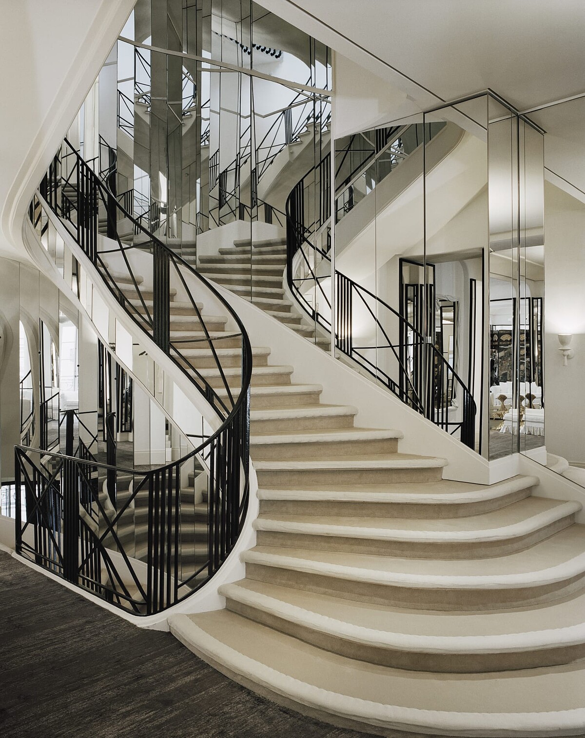 香奈兒康朋街的迴旋鏡梯