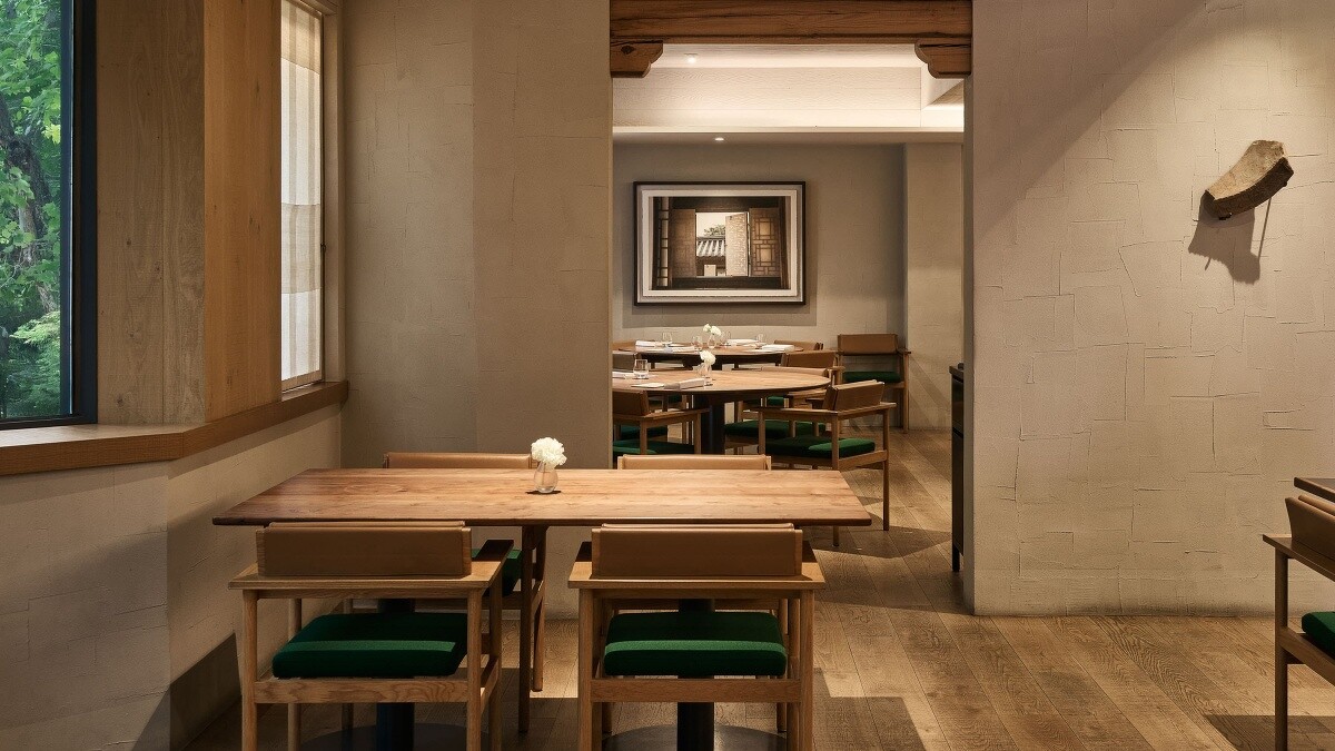 2014年，姜珉求（Mingoo Kang）主廚在首爾清潭洞創立屬於自己的Mingles餐廳，以韓國料理為根基，融入多國技法，開創獨特的當代韓食風格。