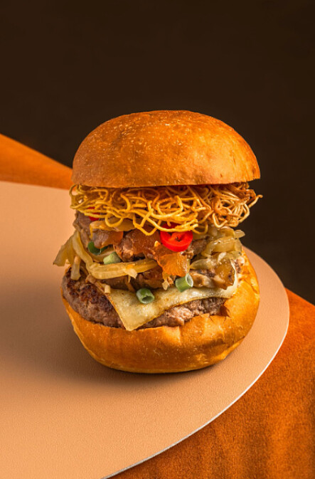 君悅酒店酸菜牛肉麵起司漢堡