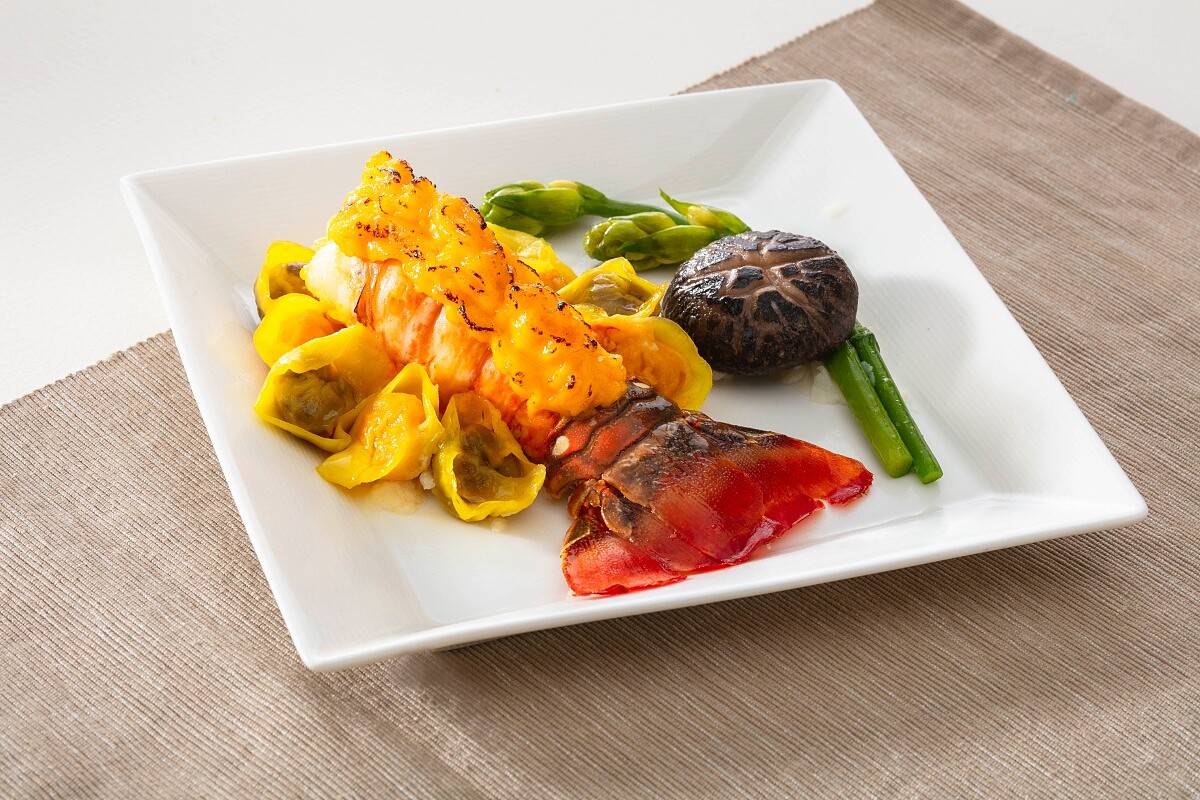 「金沙龍蝦」。