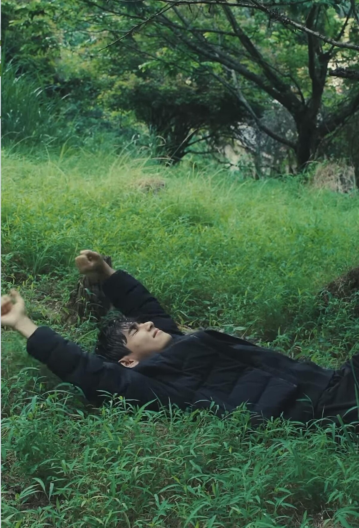 這次合作不只是精彩廣告的誕生，同時也是品牌積極推進全球市場佈局的第一步。從本季開始，Snow Peak計畫藉由V的國際影響力，將日本戶外文化與工藝推向更廣大的時尚舞台。