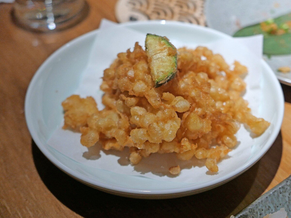 大受歡迎的炸玉米。