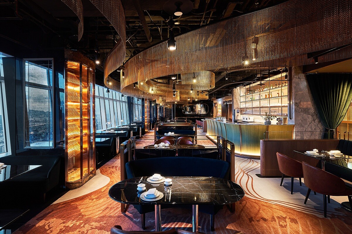 餐廳空間跳脫傳統中式餐廳的視覺框架。