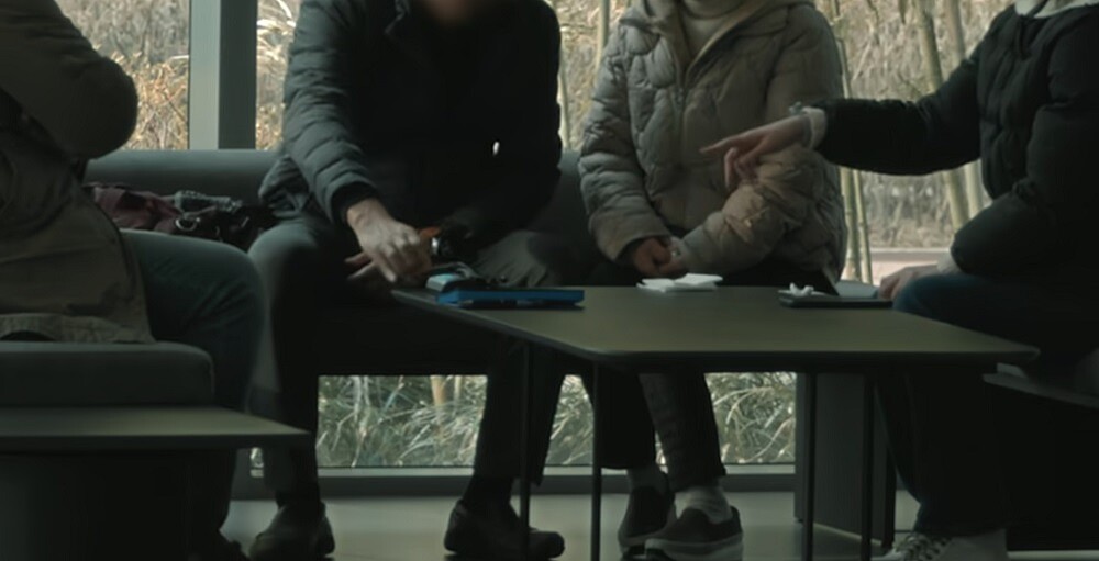 製作團隊有找出署名滲透入製作單位的攝理教成員,並成功喚醒他們,揭露鄭明析的惡行。