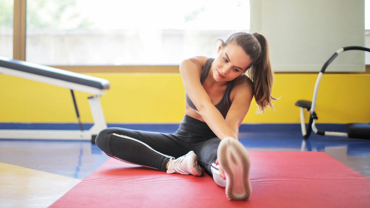 英國專業教練激推5組「微型皮拉提斯」訓練：低衝擊卻高效燃脂，無需器械、空間小，花10分鐘就能練出臂肌與腹肌