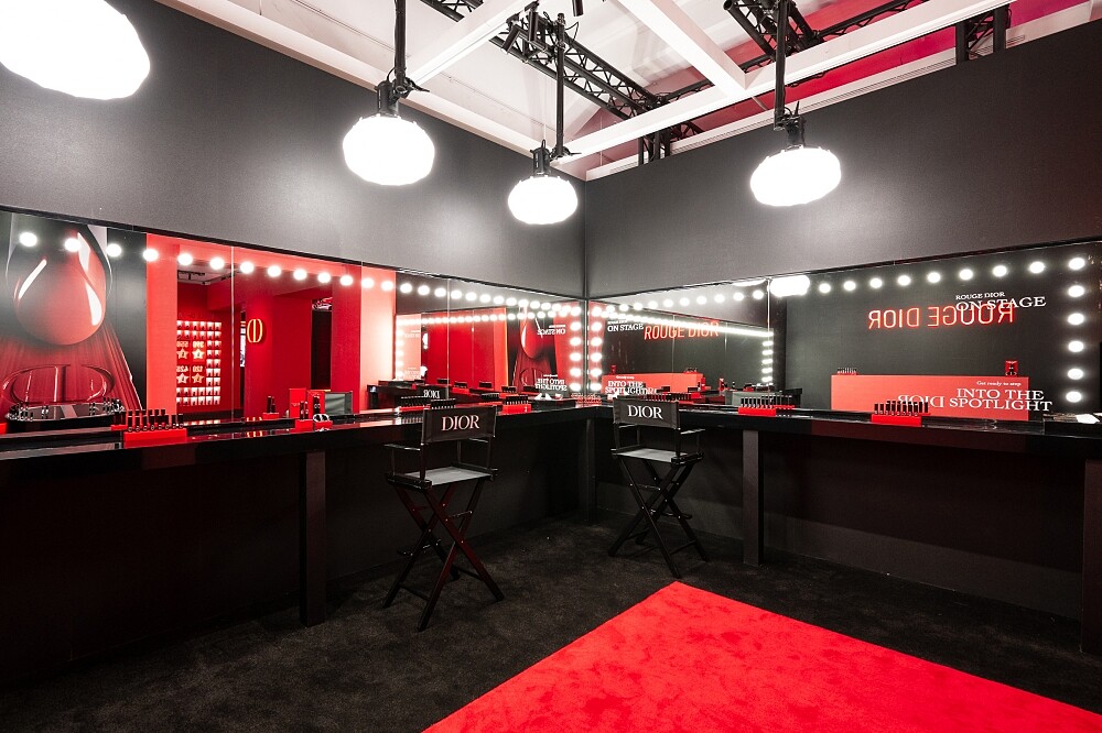 迪奧巨星派對的閃耀試妆台。