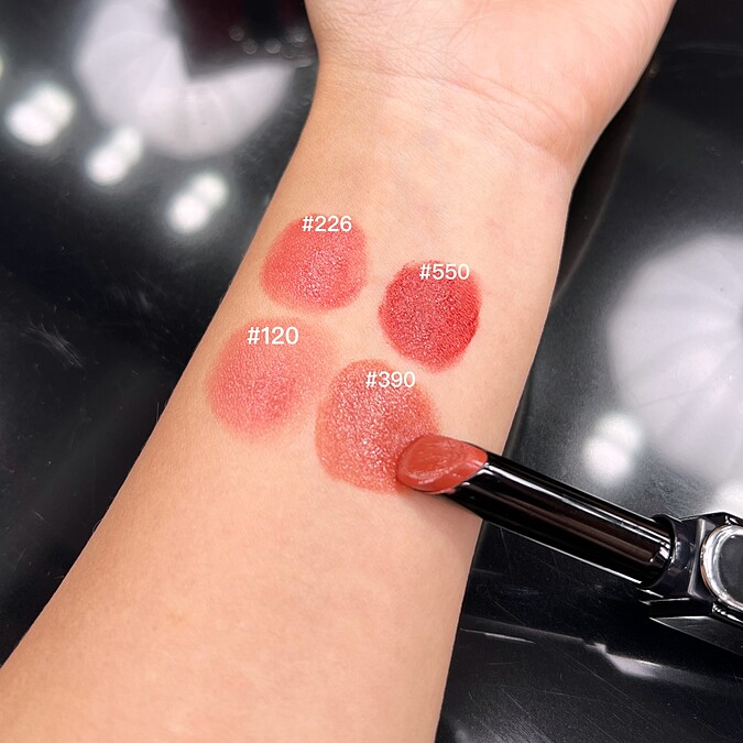迪奧巨星持色唇膏#120、#226、#390、#550手部試色。