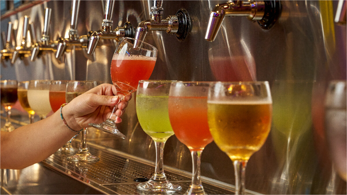 美麗佳人提醒您：喝酒不開車，飲酒過量有礙健康