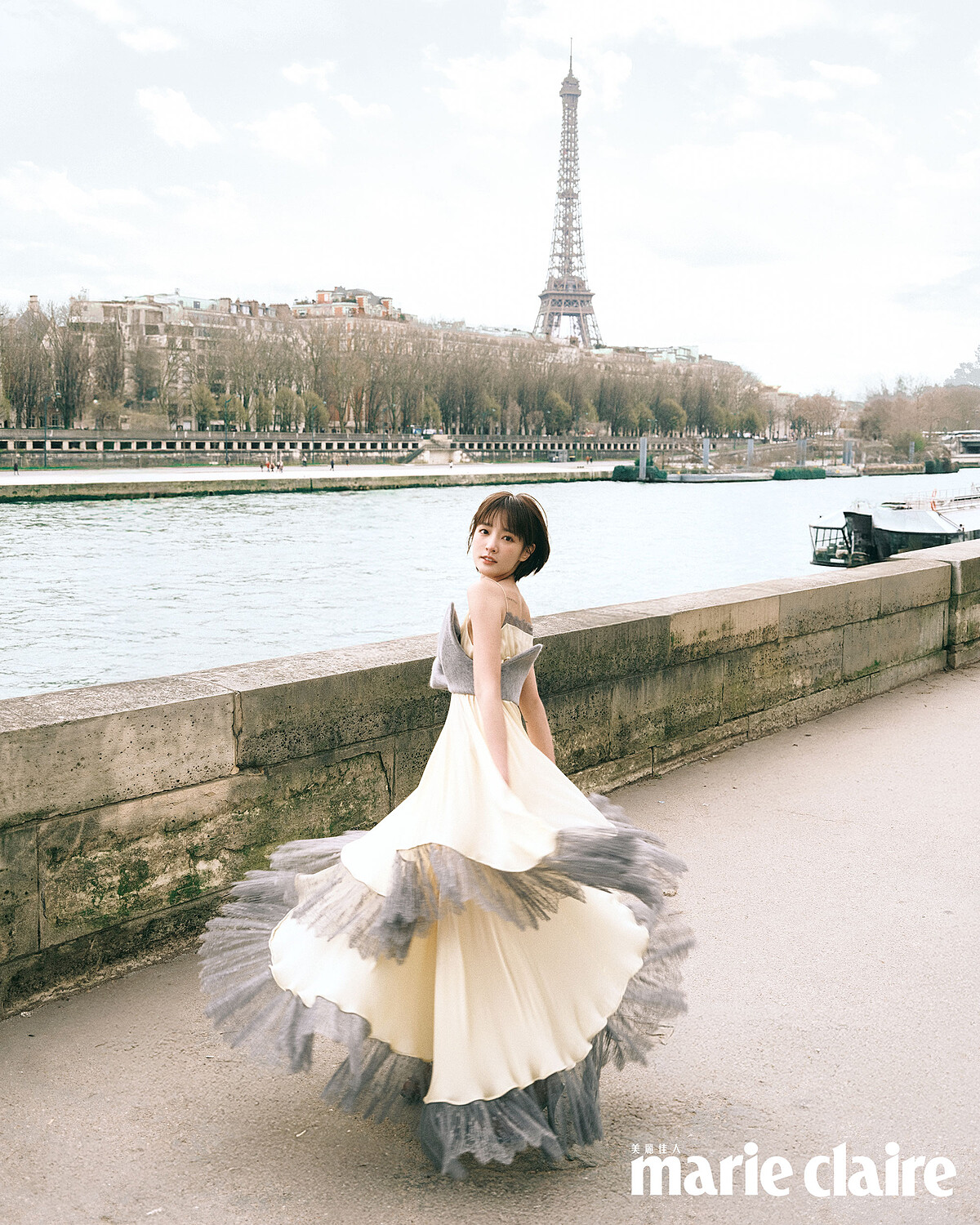 異材質拼接蕾絲平口連身裙，Louis Vuitton。