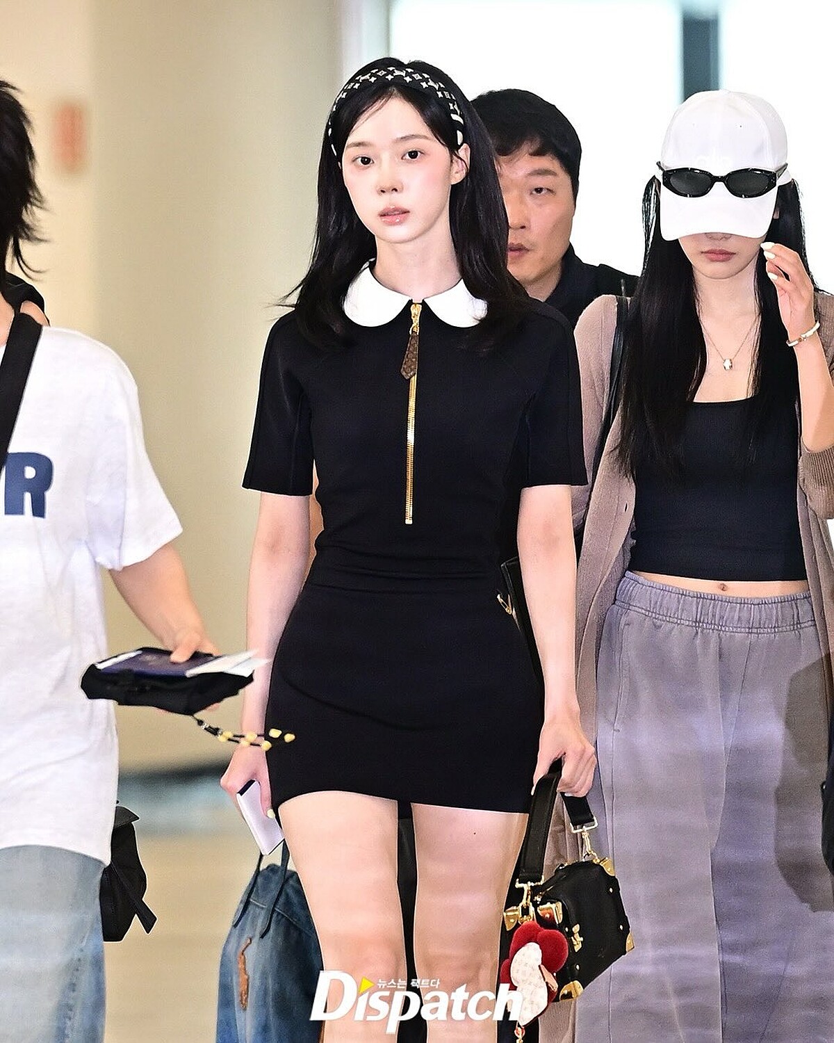 aespa Winter 手提 Louis Vuitton Side Trunk PM 並搭配 Vivienne Fashionista 包包吊飾