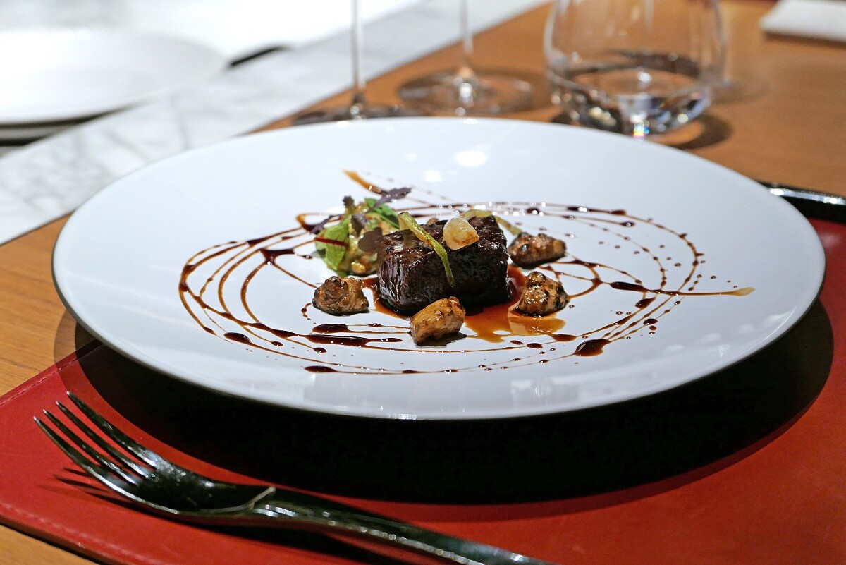 菜色融合日本與法國技藝。