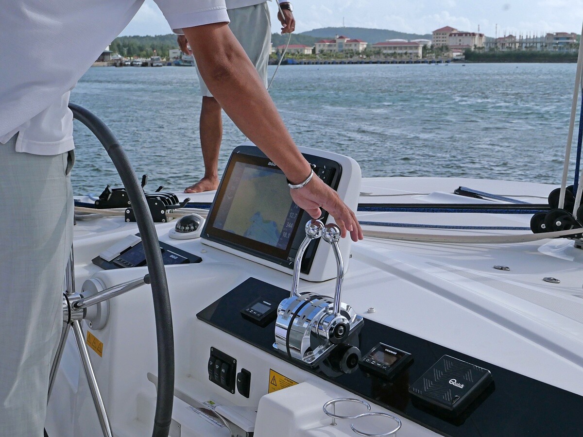 下午4點至7點的「Champagne Sunset Cruise」行程，能一覽泰國灣日落景色。