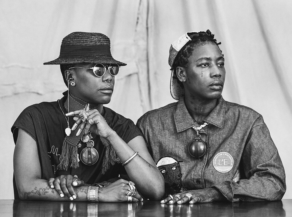 L'Enchanteur品牌致力於在每一件作品背後傳達永恆的精神靈感，創造出重新定義傳家寶意義的服裝、珠寶和生活用品。