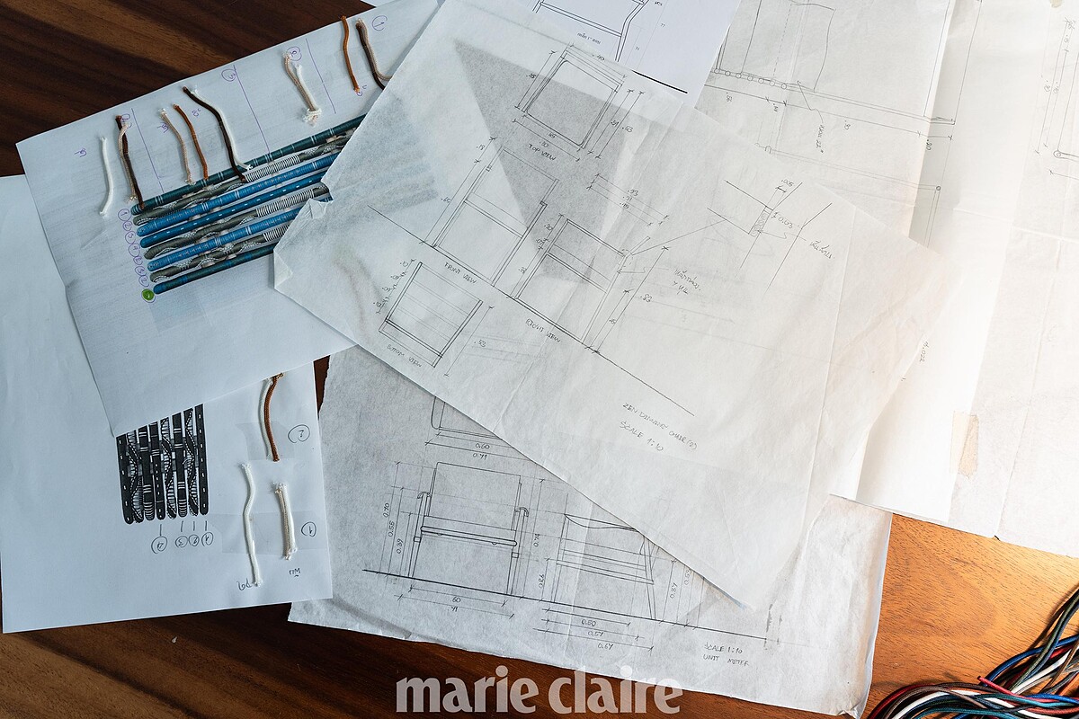 Teerapoj 創作時會先畫手稿，或是直接拿材料來實驗。他說：「我覺得那是一種很誠實的過程&mdash;&mdash;很多細膩又漂亮的線條，其實是電腦畫不出來的，只有手能做到。」