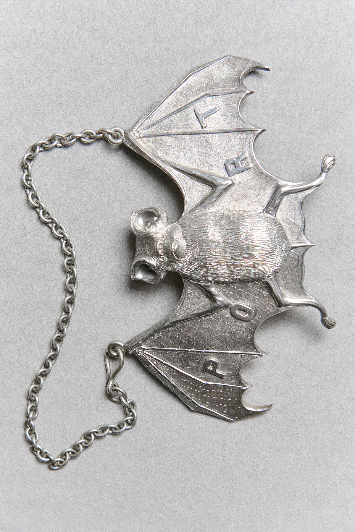 J.W. Anderson早春系列。