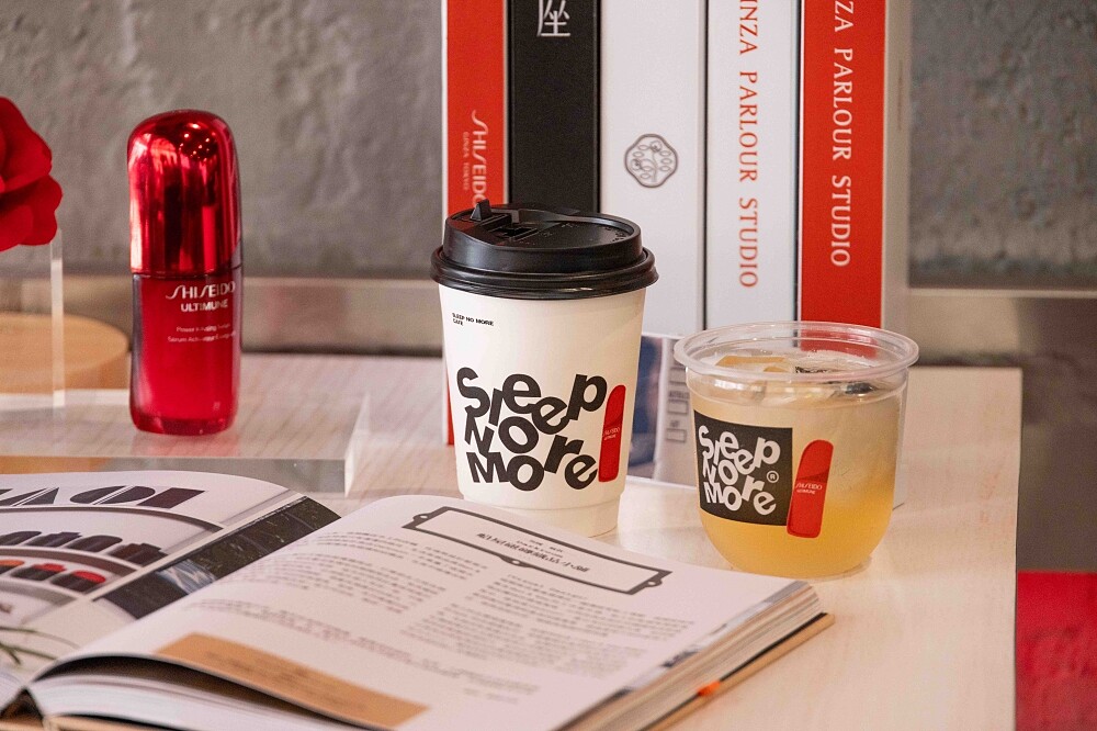 Sleep No More Cafe X資生堂小紅瓶聯名特調。