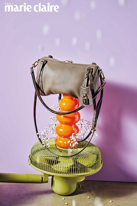 灰色Express PM，Louis Vuitton。