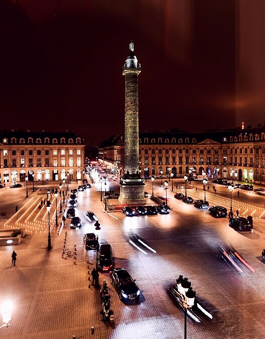 Boucheron 寶詩龍在法國巴黎芳登廣場26號專賣店窗外夜景