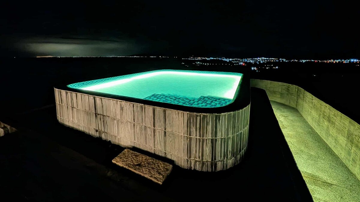 無邊際泳池夜景