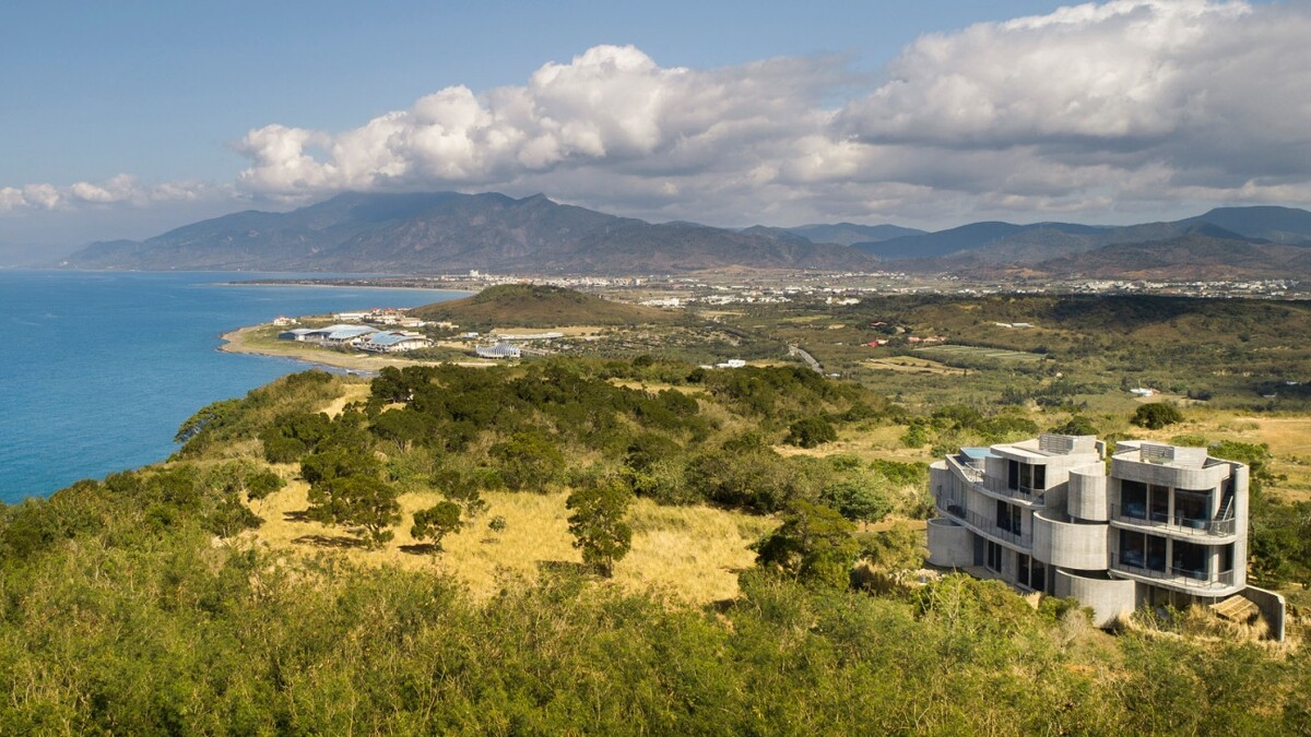 灣臥座落恆春半島，Photo／Lorenzo Pierucci