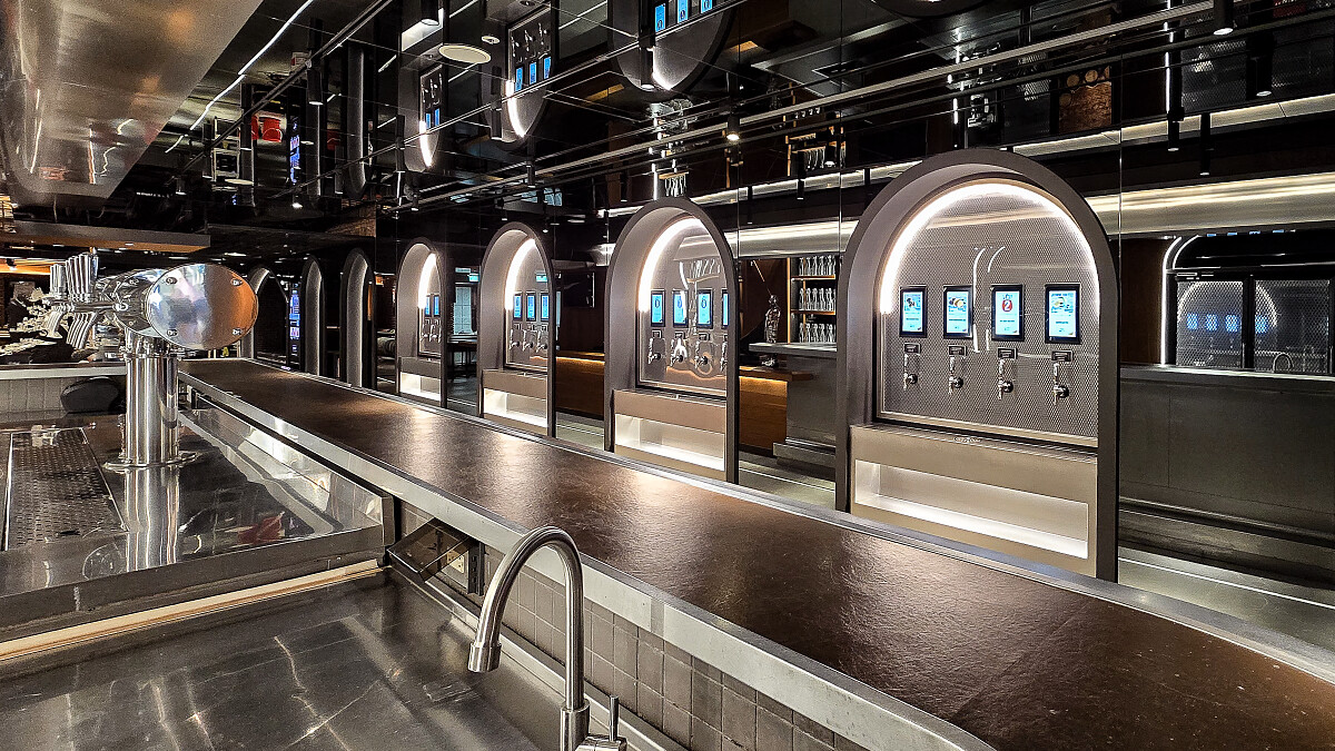 金色三麥位於信義區 Dream Plaza 的「二代酒窖店」，在翻新回歸後以全新姿態亮相。