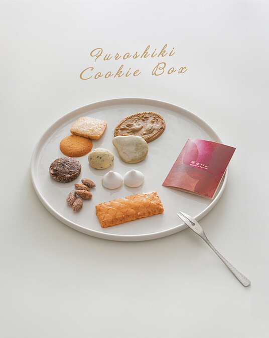 夕波風呂敷禮盒，禮盒內含九款餅乾