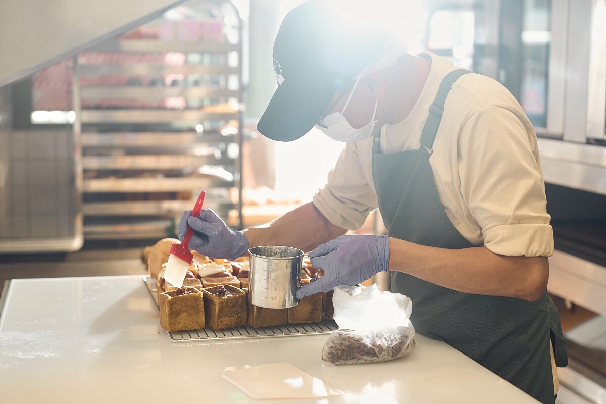 品牌也派遣日本主廚宮本先生來台，攜手台灣主廚，確保台北店延續原有的烘焙水準。