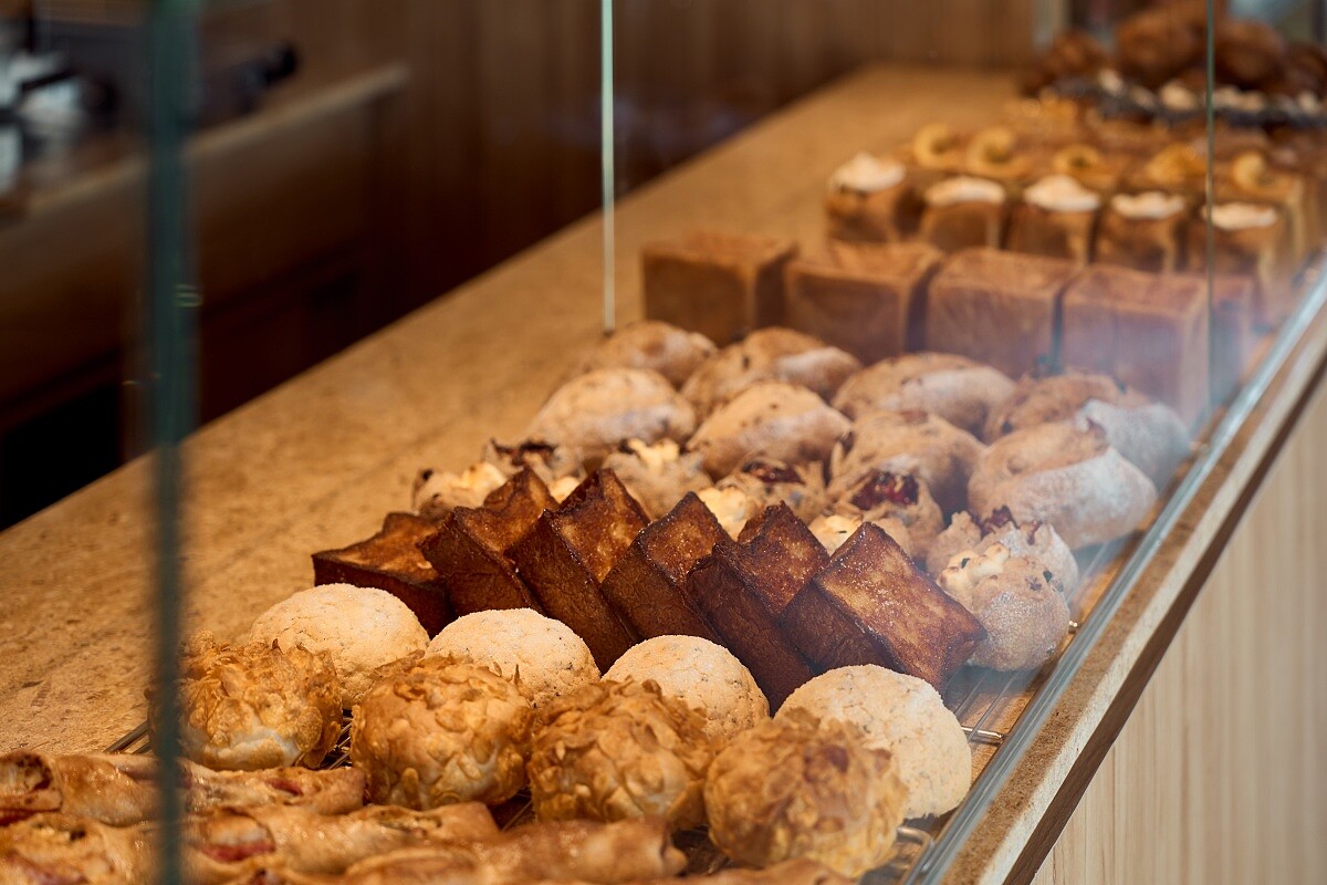 甜麵包部分選用日本「日清山茶花強力粉」、歐式麵包則採 100%「北海道橫山製粉」。