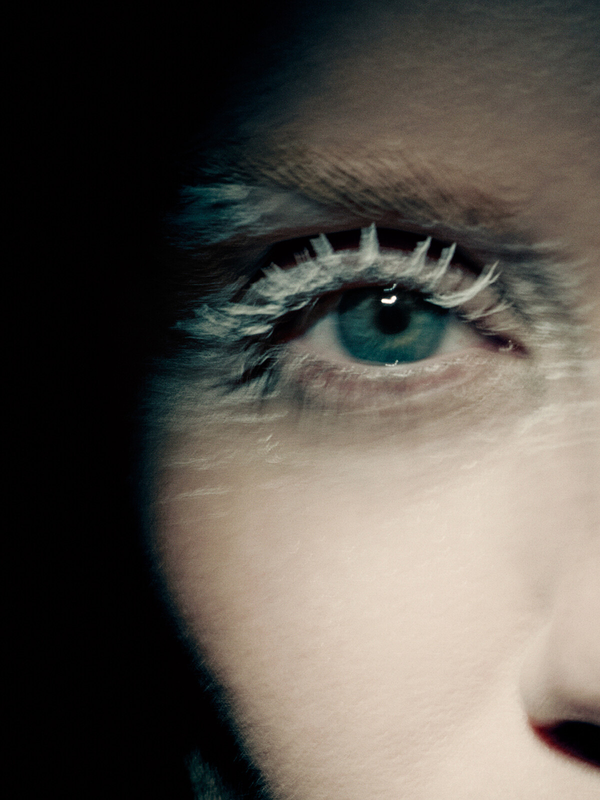 Maison Margiela 攜手 Miley Cyrus 呈現 2025 秋冬系列形象。