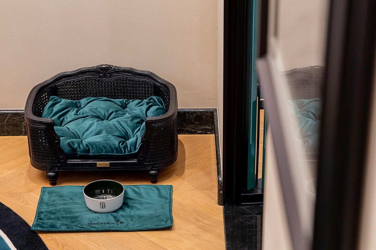 寶詩龍Boucheron全新精品店選址臺北東區新光三越Diamond Towers：貓咪寵物小床