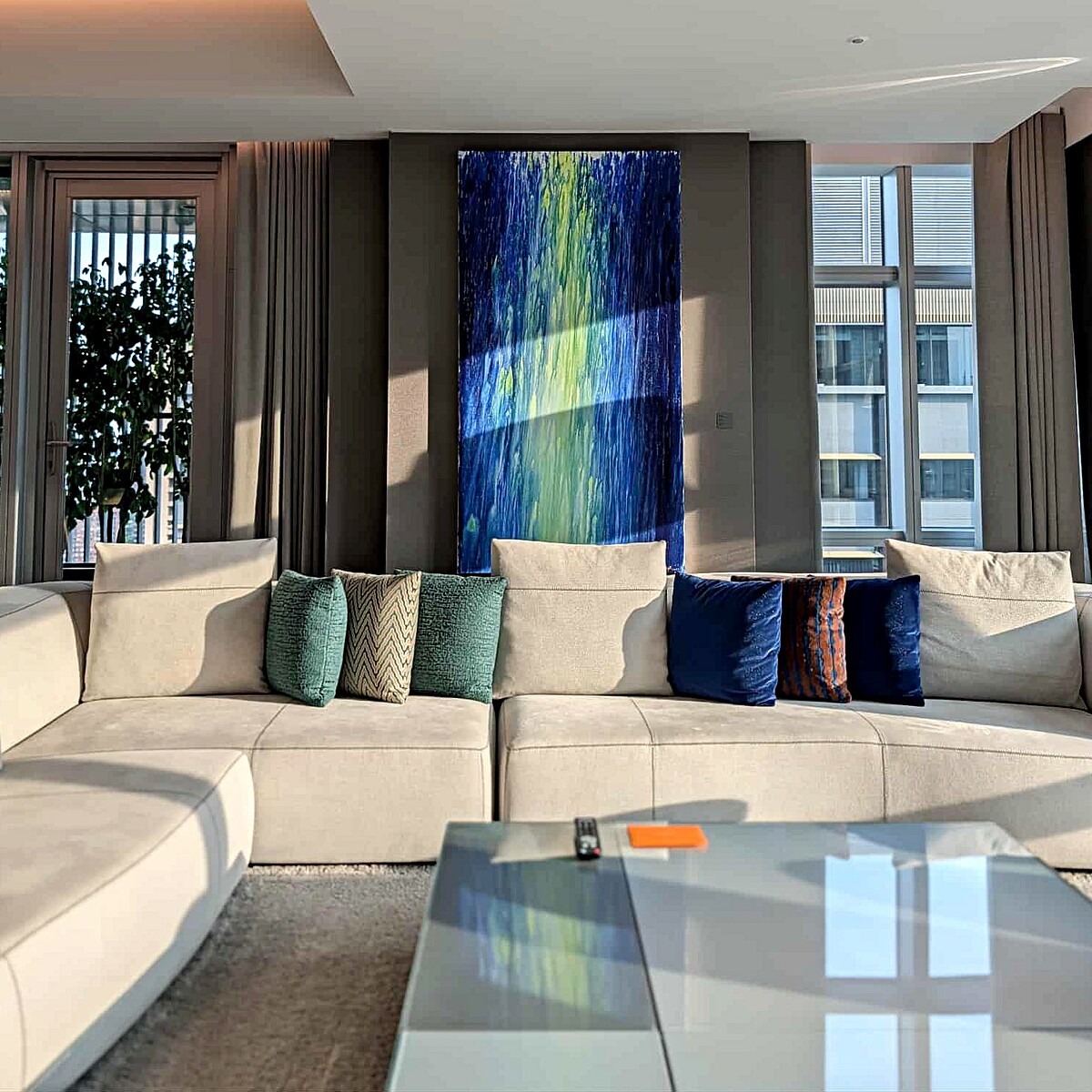 「高雄然一酒店」總裁套房掛上全新藝術品