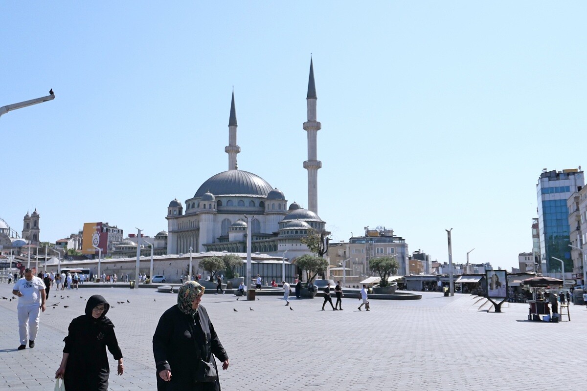 伊斯坦堡熱鬧的塔克辛廣場與勝利大街一帶。