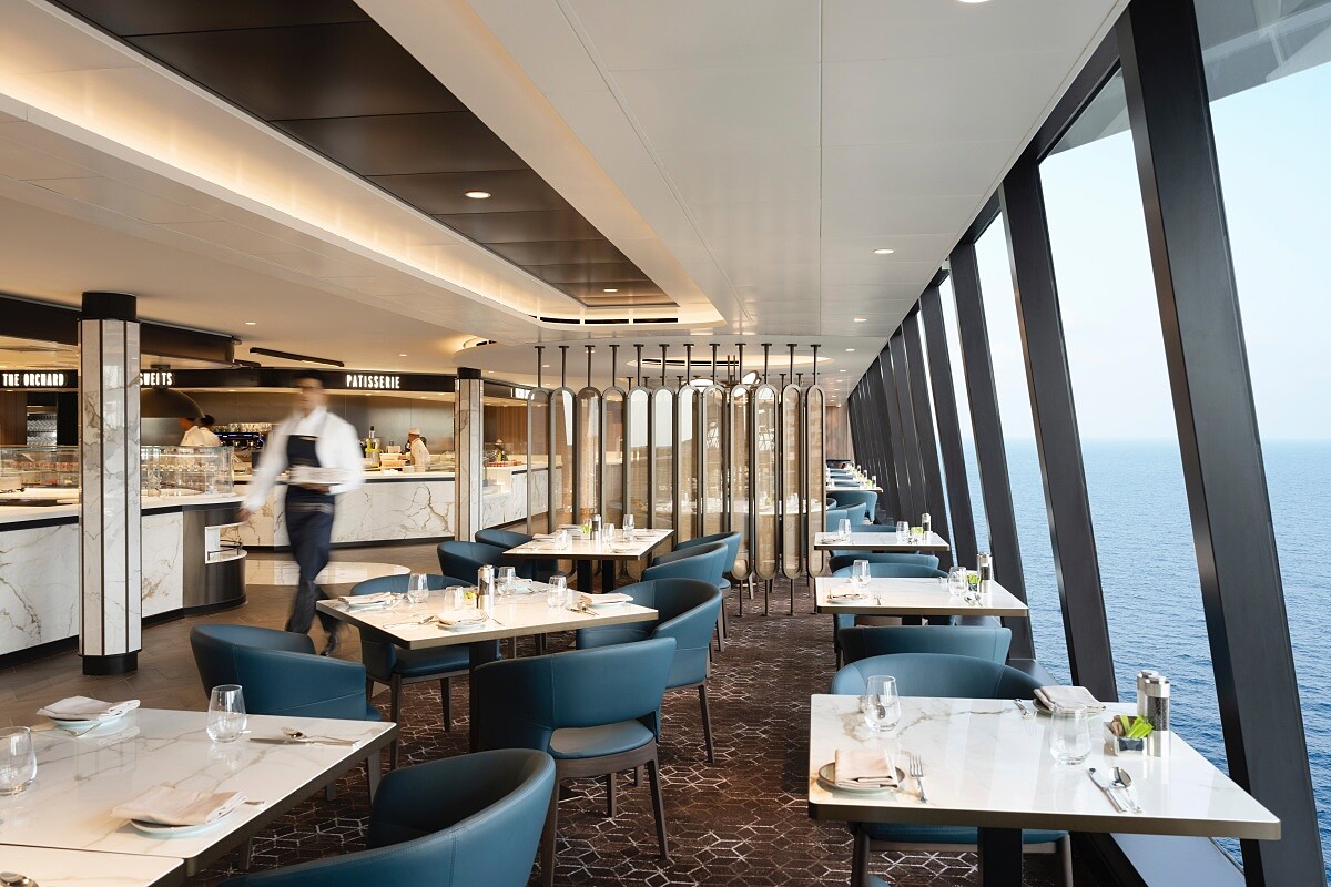 擁有200個座位，寬敞而明亮的用餐區。