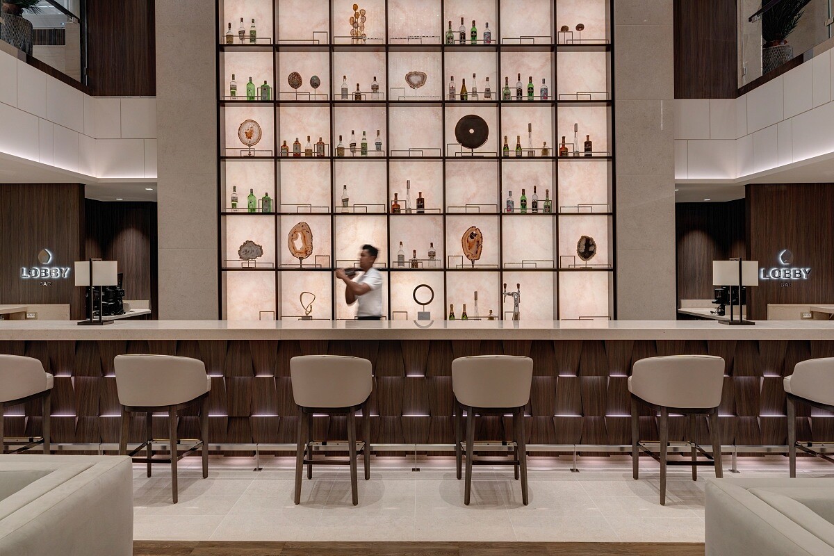 一上船就抓住眾人目光的大廳酒吧「Lobby Bar」。