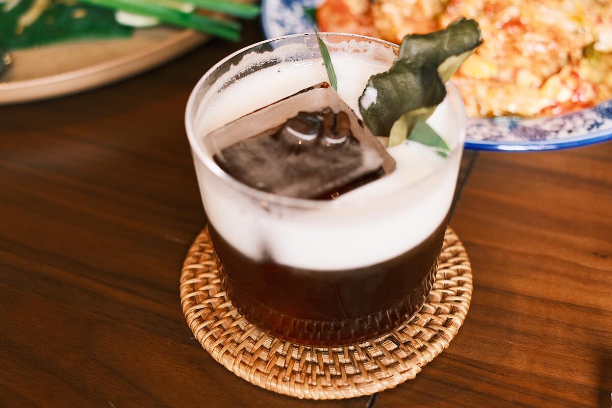 美麗佳人提醒您：喝酒不開車，飲酒過量有礙健康