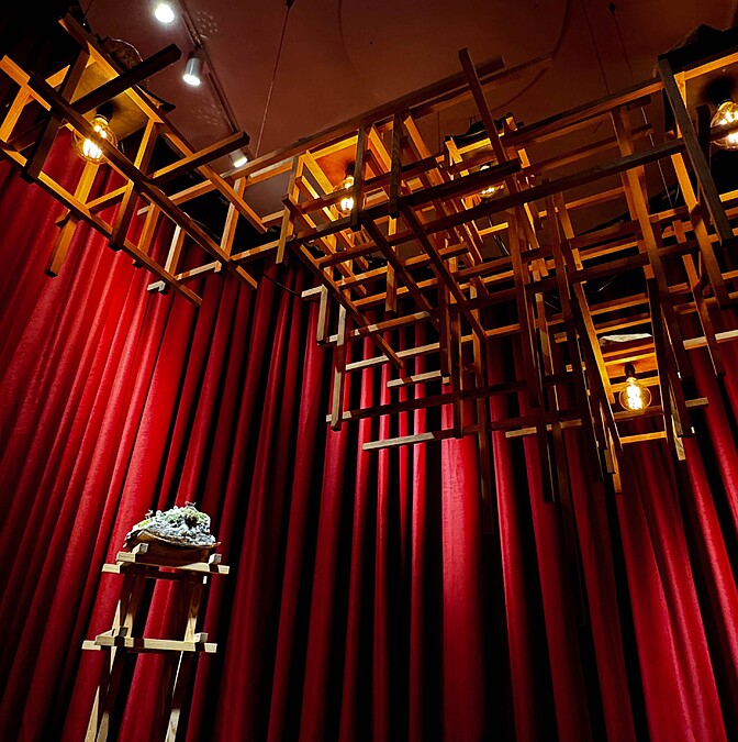 BE08_徐景亭Hsu Gina 《暗光屋瓦 Dim Roofs》