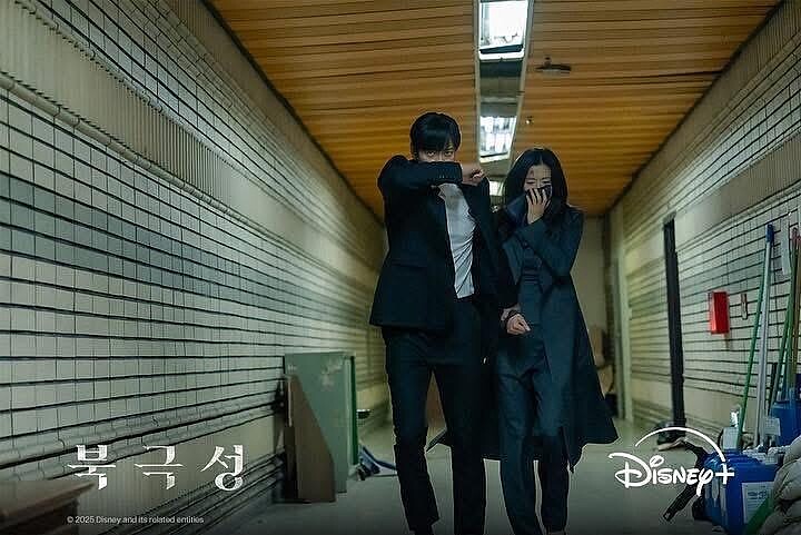 姜棟元與全智賢首度在《暴風圈》同台飆戲。