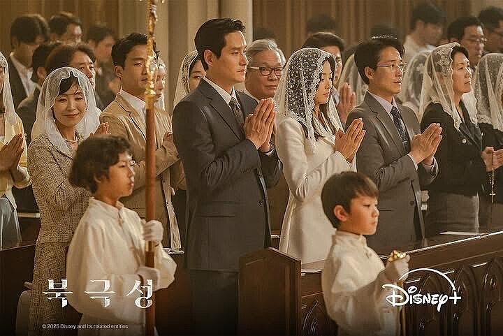 《暴風圈》由朴贊郁御用編劇丁瑞慶執筆。