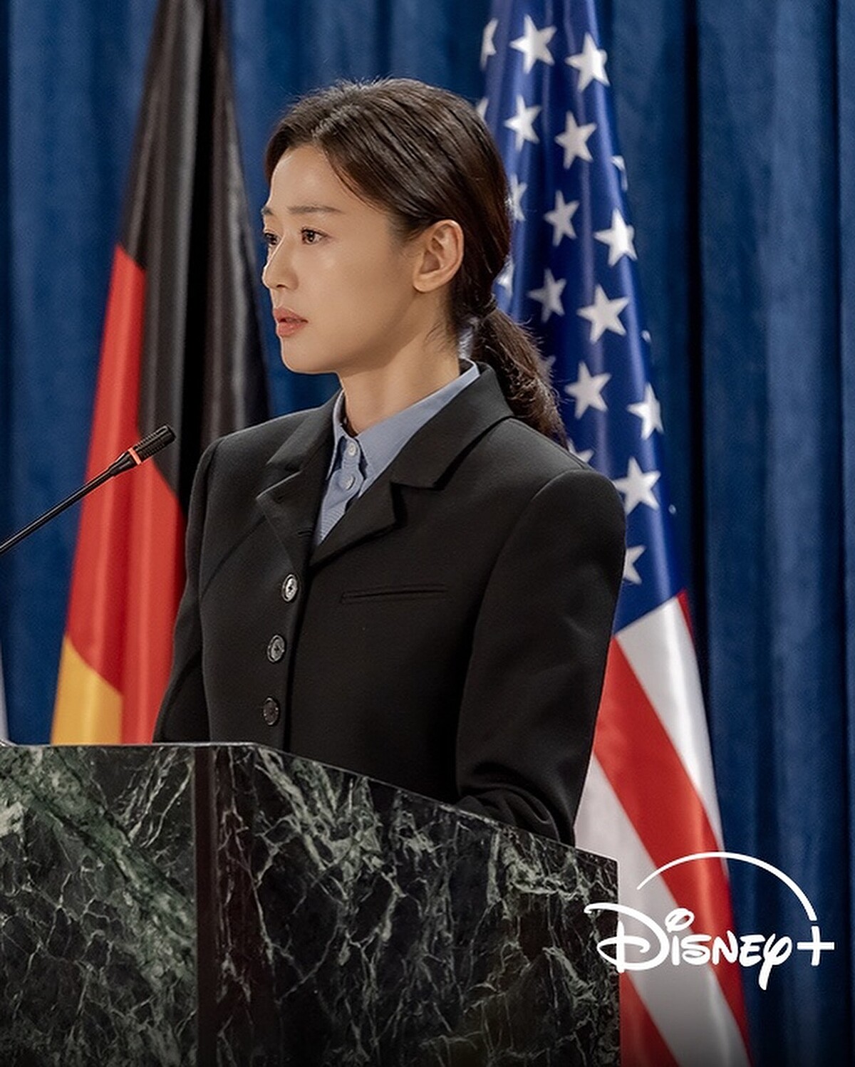 丁瑞慶表示，《暴風圈》的故事靈感來自於導演金熙元希望描繪「由強大女性主導的愛情故事」。